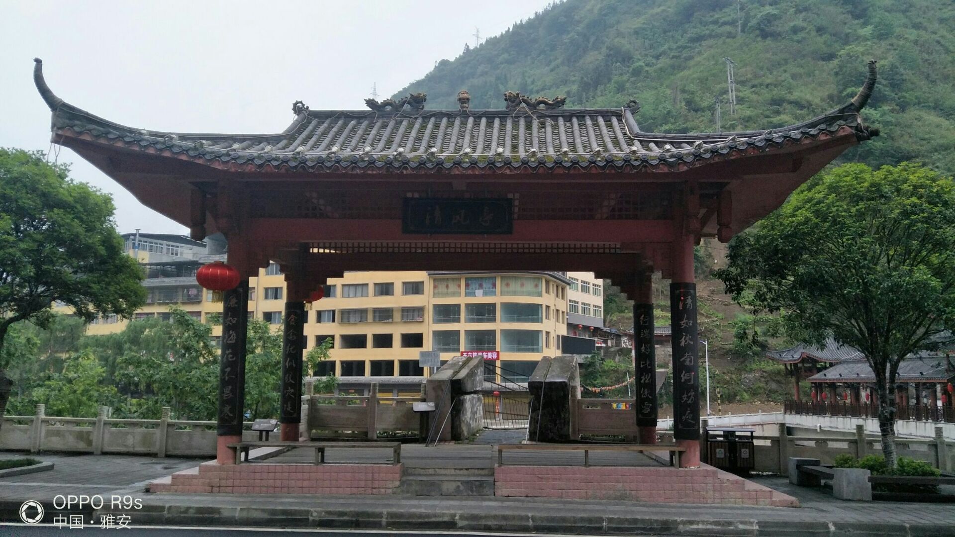 红军长征翻越夹金山纪念馆