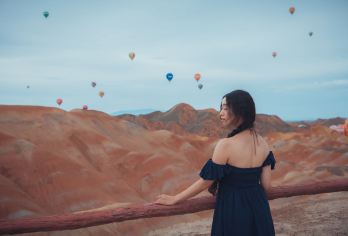 七彩丹霞半日游早班1—6人团 上门接送】【舒适出行，开心游玩。】