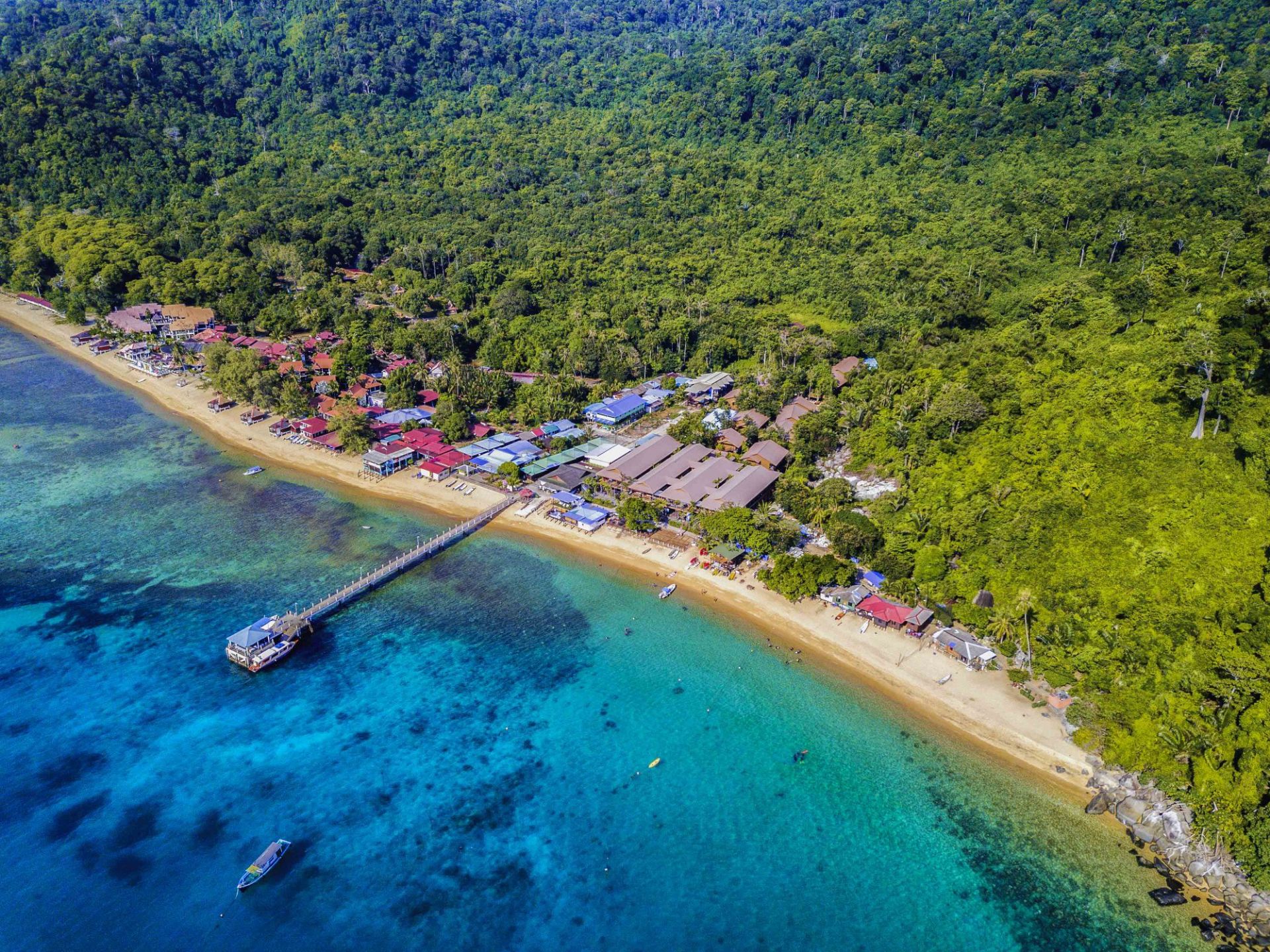 刁曼岛·彭亨州 （照片全部实拍） 刁曼岛(Pulau Tioman)位于马来西亚半岛东岸外约30公里