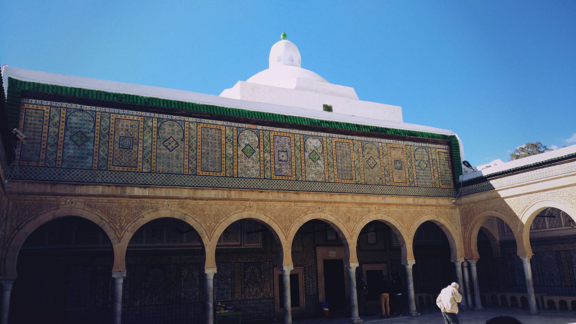 西迪撒哈卜陵墓（Sidi Sahbe Mausoleum）是先知穆罕默德的密友西迪撒哈卜的陵墓， 西