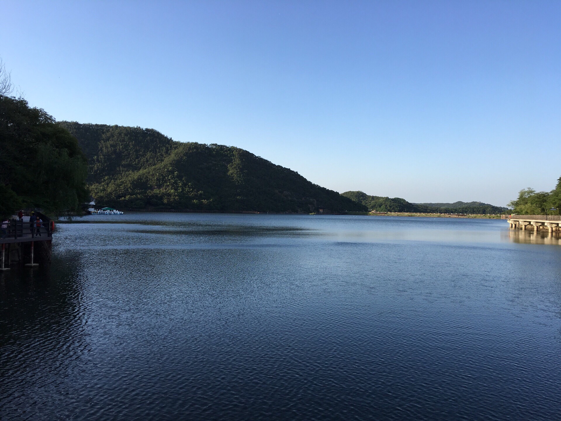 韩国龟尾的金乌山公园很不错，山下的金乌湖很漂亮