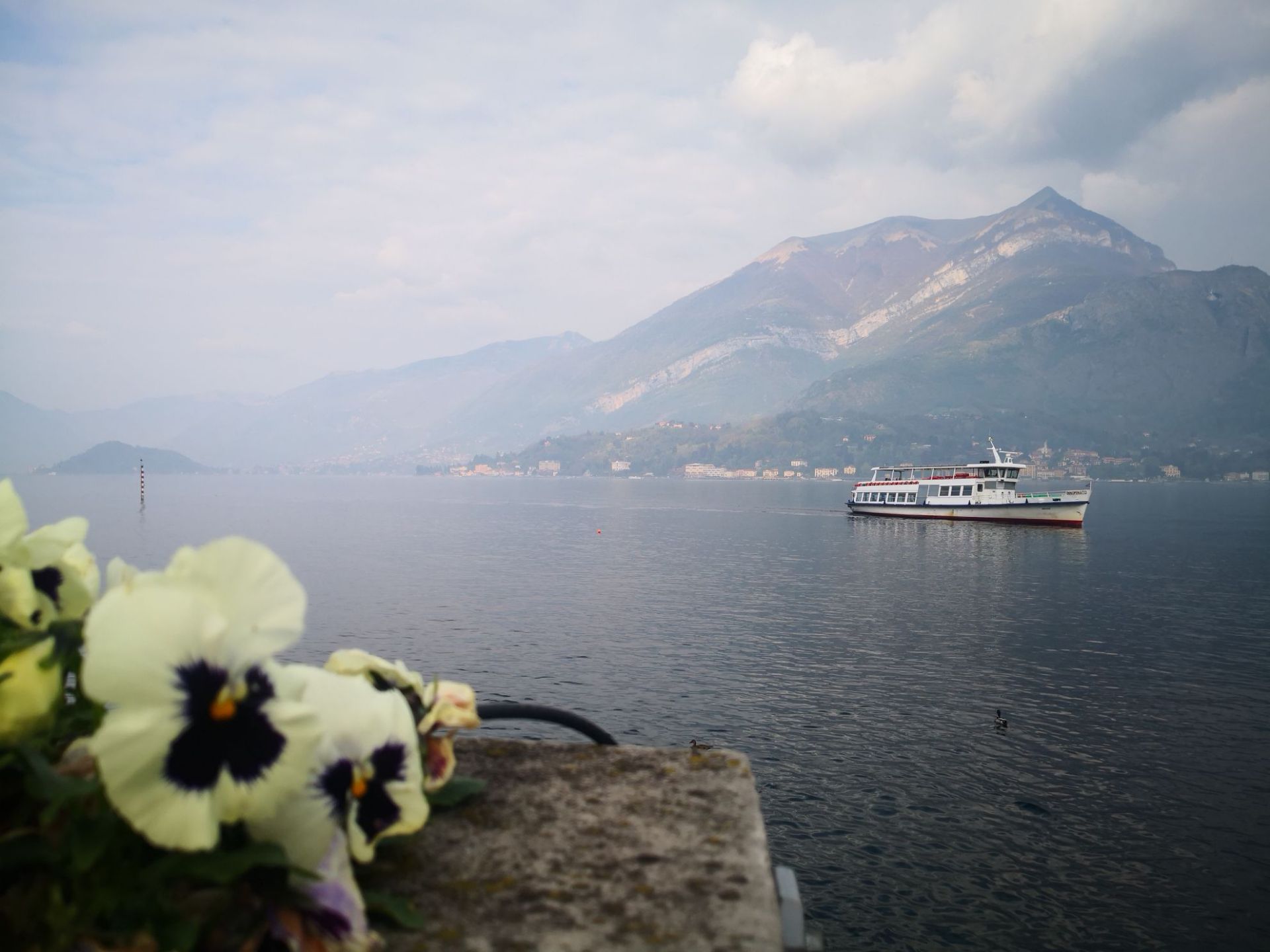 贝拉吉奥是意大利科莫湖“Y”的交叉点处的一个小镇，是享誉欧洲的度假胜地之一，被称为科莫湖的明珠。其历