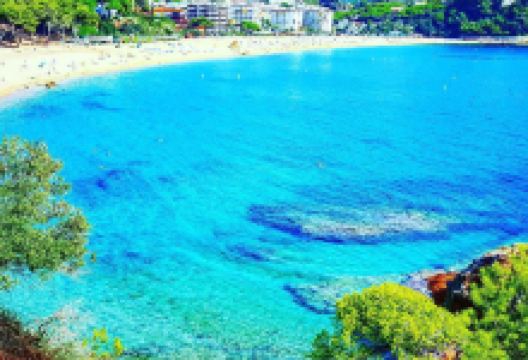 Fenals Beach景点图片