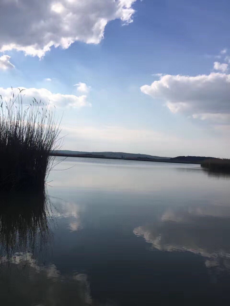 匈牙利美丽velence湖，湖水清澈