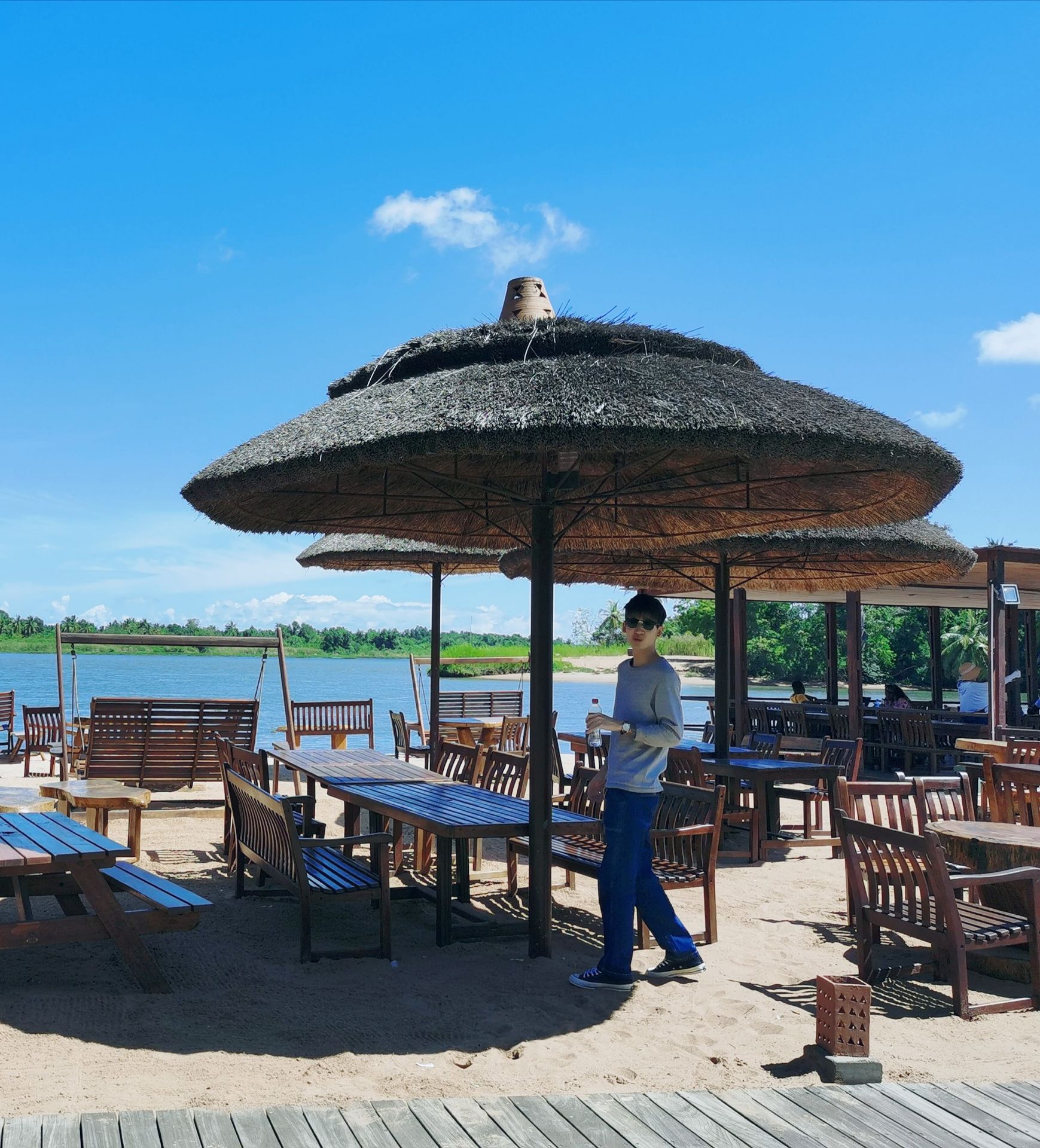 Volta River 世界最大的人造水库～而且天很蓝！在湖旁餐厅享用当地美食配上一瓶冰镇啤酒，很爽