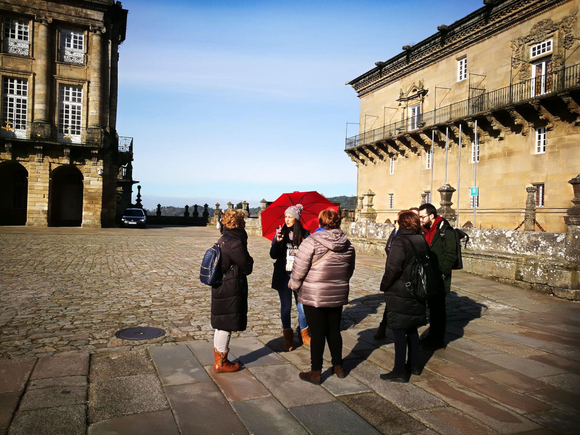 访世界文化遗产西班牙古城Santiago de Compostela，酒店前台小姐告知第二天早上11