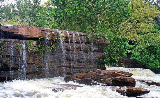丛林中的天然瀑布群—科保柴瀑布  地址：Kbal Chhay Waterfalls, Cambodi