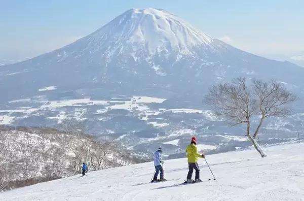 冬天必去的五大滑雪胜地⛷⛷ 1⃣️日本北海道 北海道滑雪场众多，推荐留寿都度假村，雪道总长是北海道第