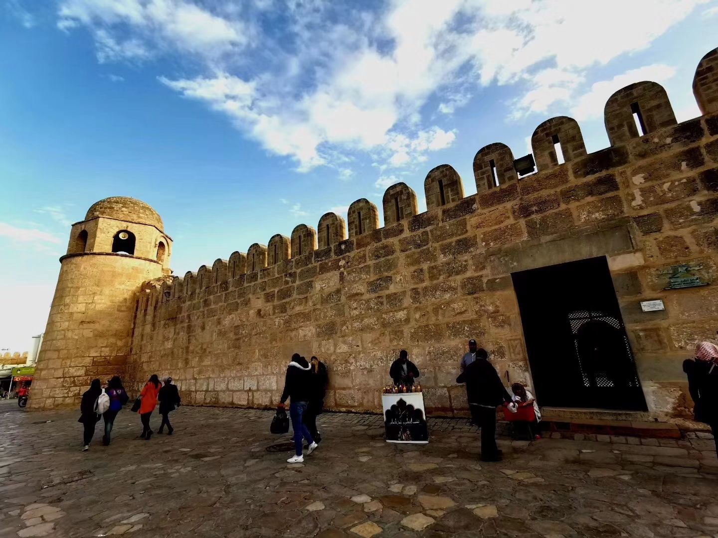 古老的苏塞老城，位于突尼斯东海岸，地中海哈马迈特湾南岸。1988年联合国教科文组织将苏塞老城作为文化