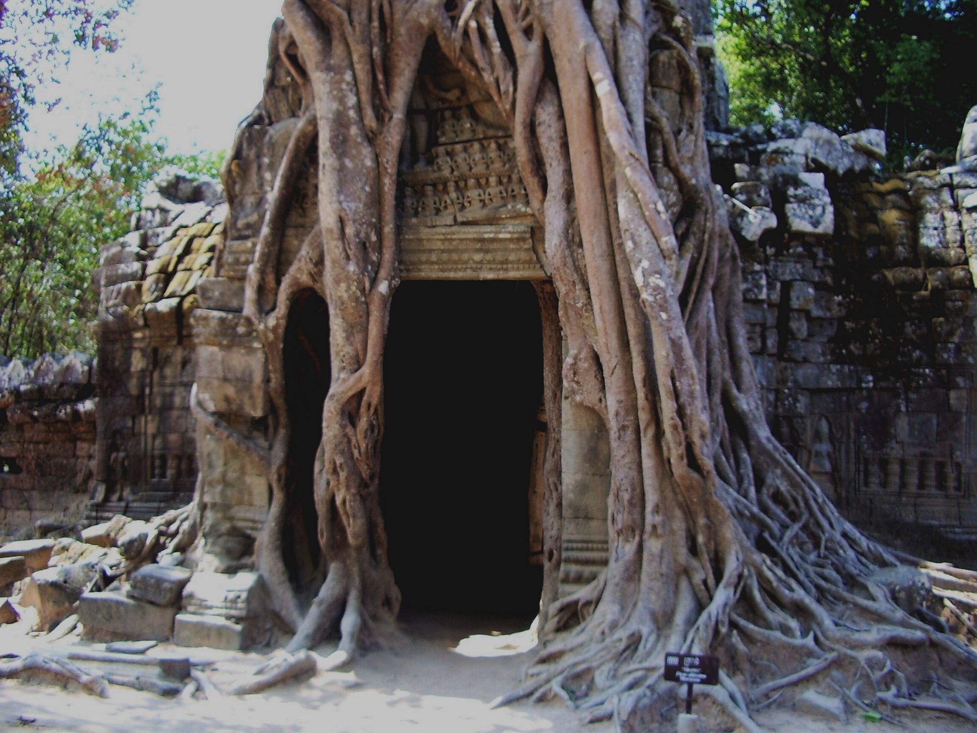 柬埔寨吴哥古迹塔逊寺 地理位置：柬埔寨吴哥古迹内 建筑年代： 12世纪晚期，13世纪 建筑风格： 巴