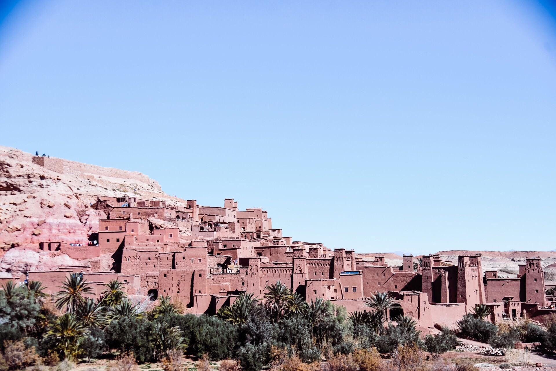 📍阿伊特本哈杜村——跟着电影游摩洛哥 位于摩洛哥南部沙漠绿洲上的瓦尔扎特省，建于公元8世纪，是一处建
