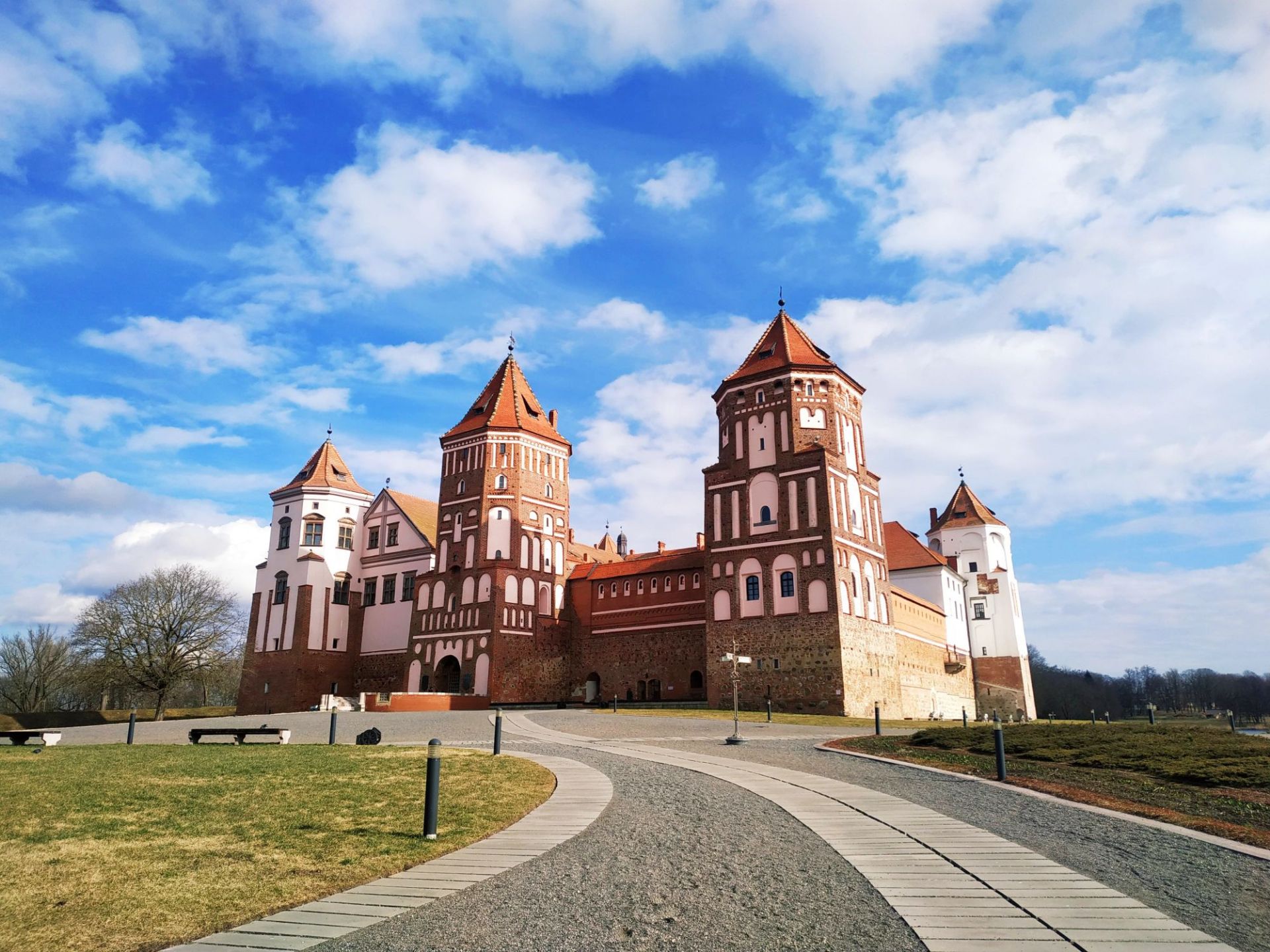 【探访白俄罗斯的绝美城堡（一）】 1.米尔城堡（Mir Castle Complex）位于明斯克10