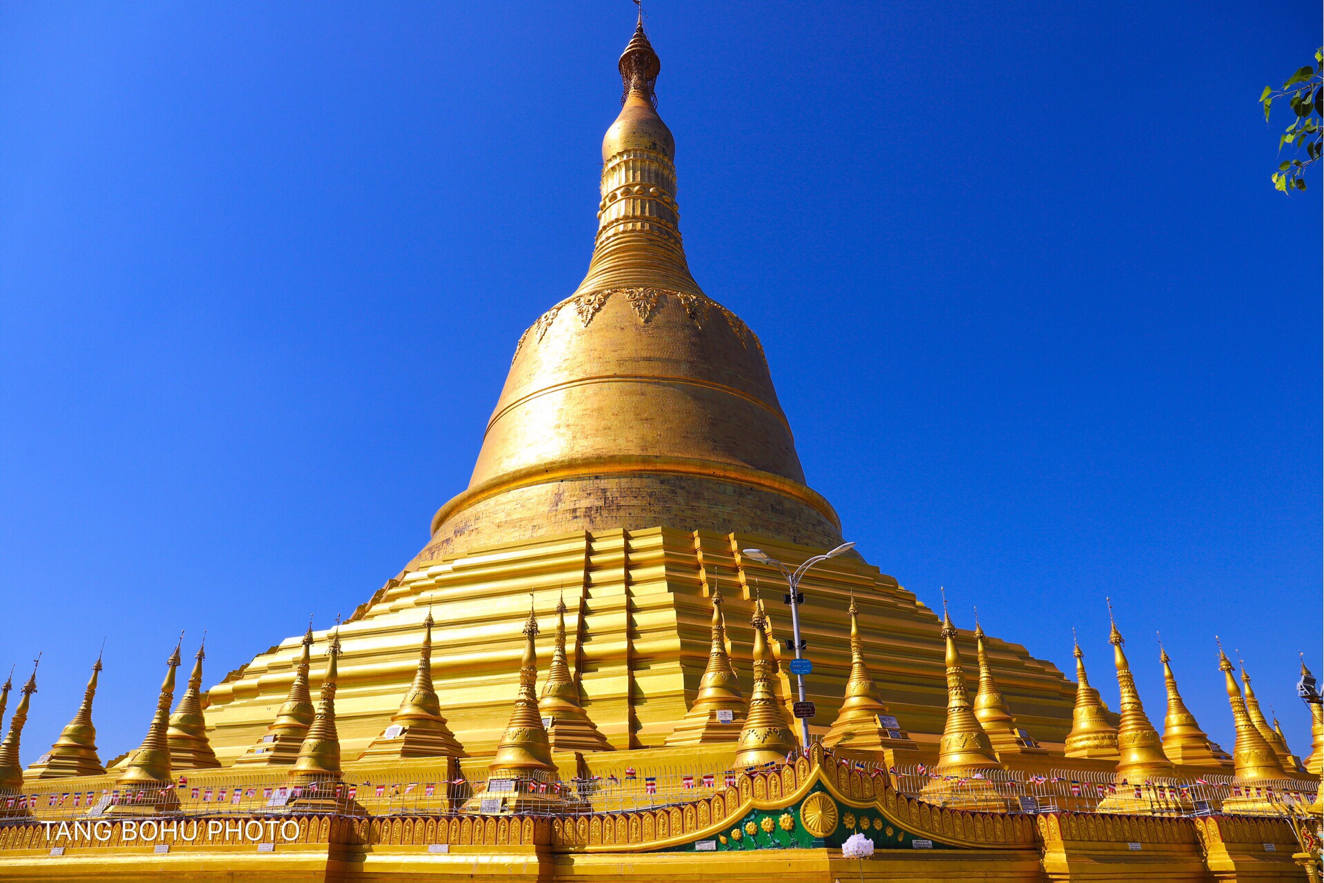 离仰光两个多小时的勃固省，最著名的是勃固大金塔，勃固曾是古代缅甸孟族的古都，有过辉煌的历史和灿烂的佛