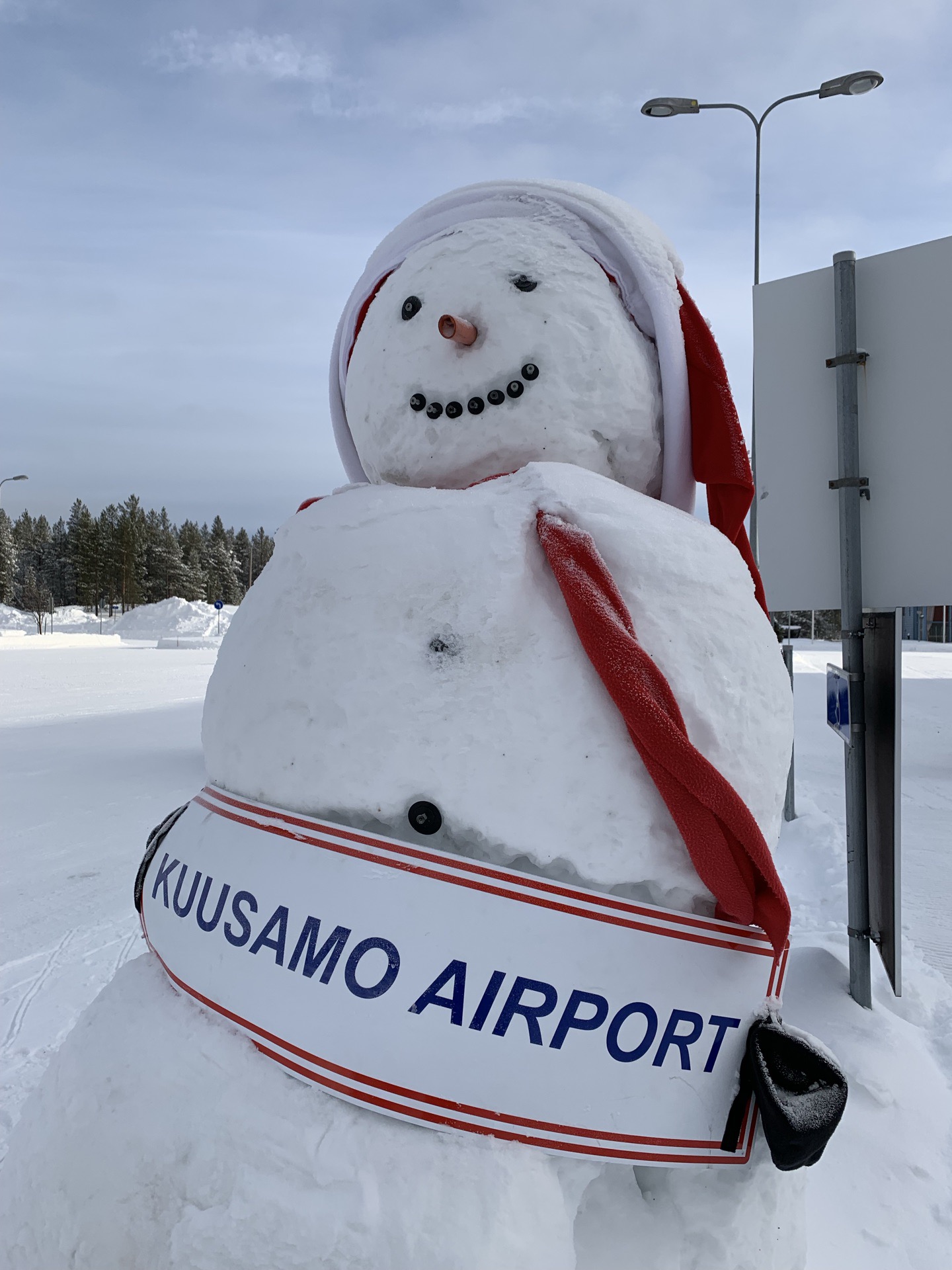 芬兰🇫🇮库萨莫机场的大雪人⛄️