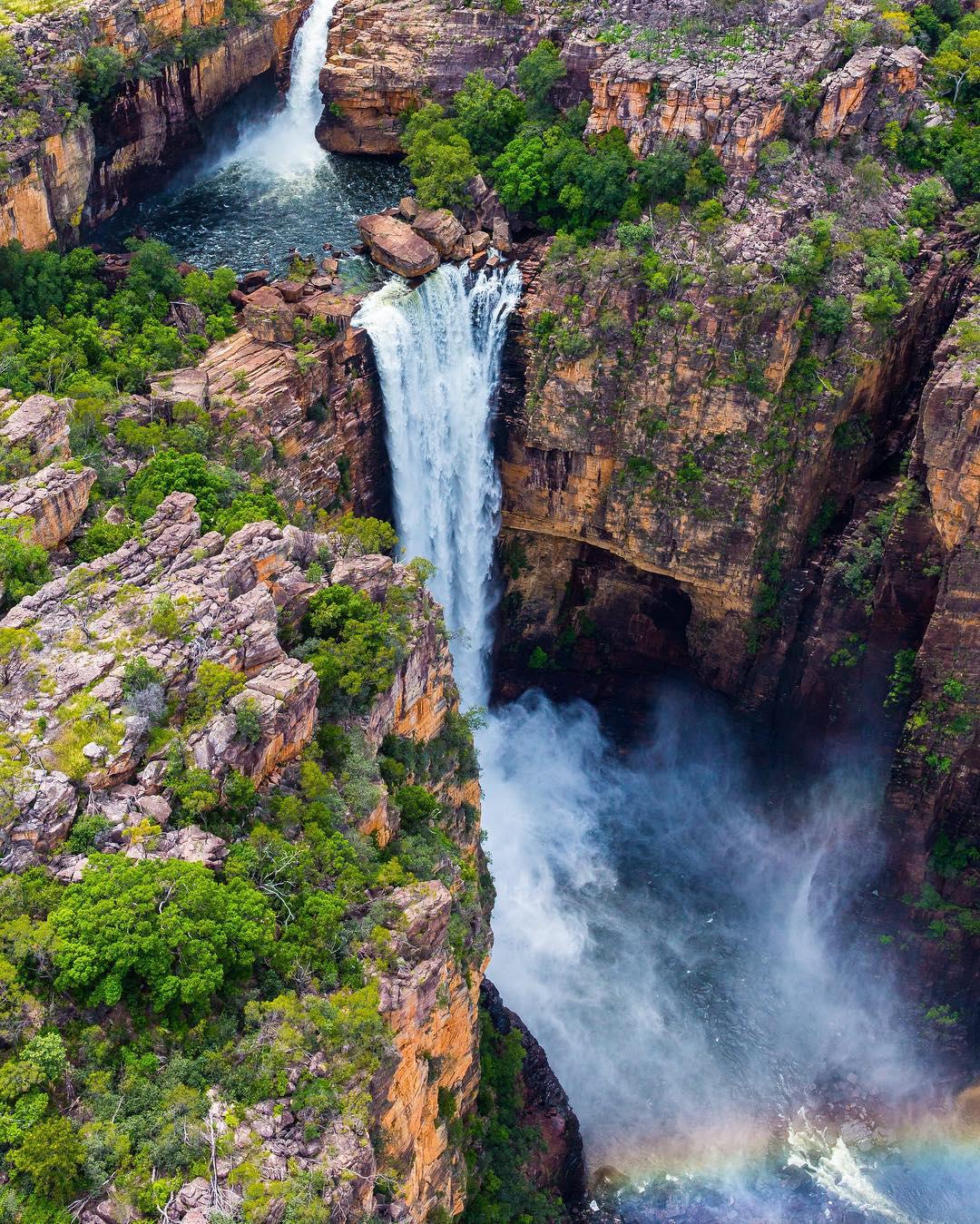 陡峭瑰丽的瀑布，非常值得一来哦♡～！  看瀑布，当然要去卡卡杜国家公园啦！这里壮美的瀑布，真的让人称