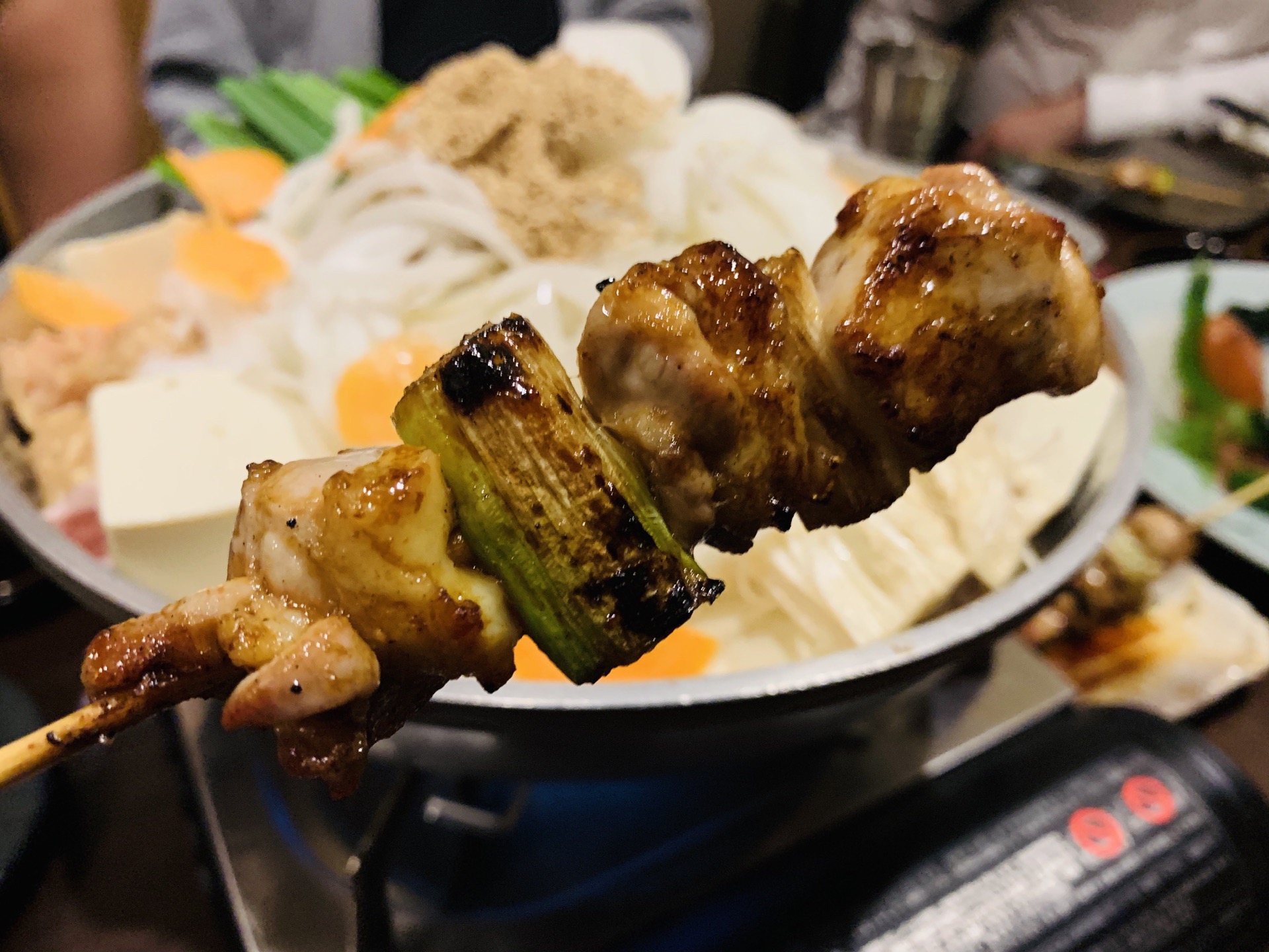 晚上和朋友们来到相扑选手妈妈开的相扑火锅🍲餐厅，位置在银座很方便，老妈妈很热情，亲自为顾客调治食物，