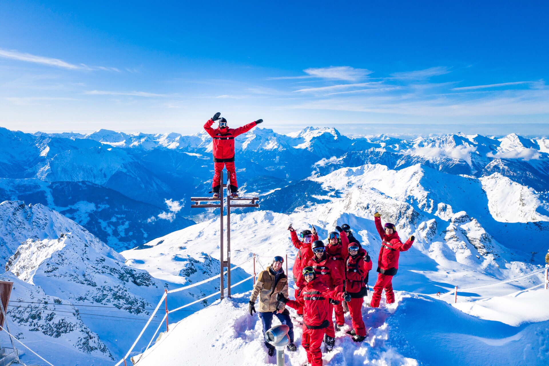 来  瑞士·欧洲 怎能不滑雪 ？更何况在  韦尔比耶滑雪场 这么美妙的小镇~！   ❄️你可能听说过