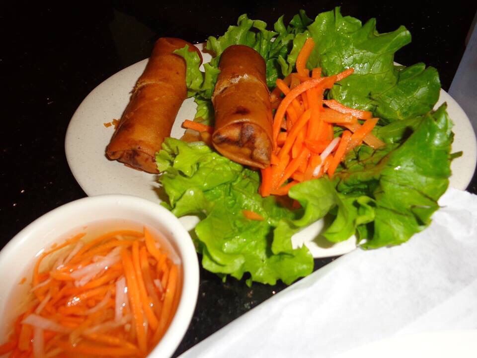 Mai’s restaurant 他们家的越南米粉和牛肉套餐很好吃，越南米粉的配菜除了罗勒叶，豆芽和