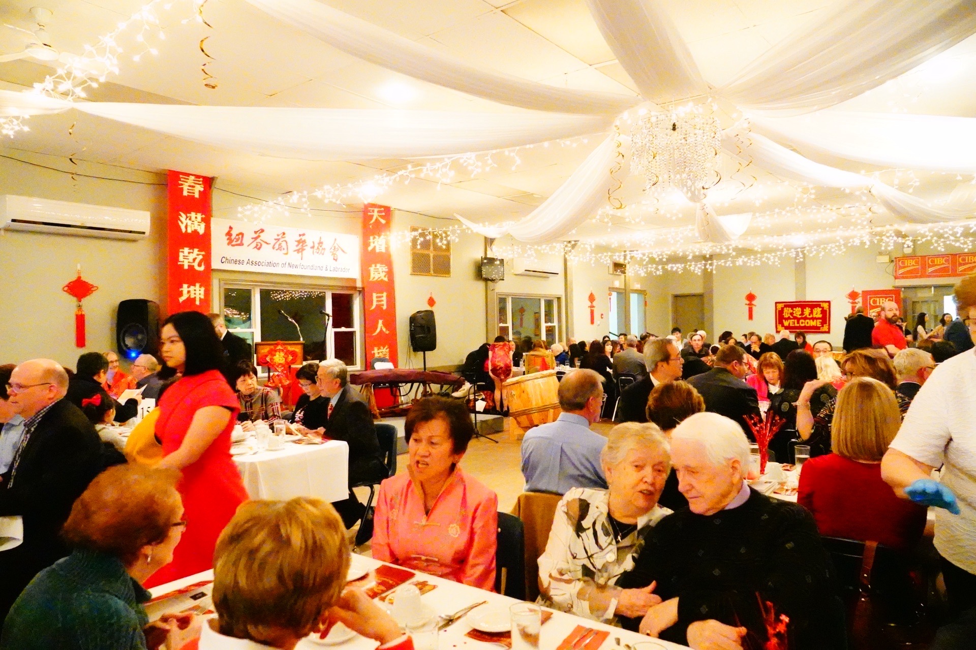 #加拿大的春节# 中国文化在加拿大很受欢迎哦！大年初二纽芬兰华人协会主办的春节联欢晚会参加的人一多半