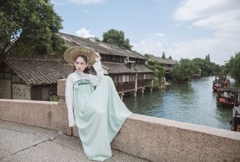 嘉兴西塘+乌镇西栅+西栅夜景一日游【双水乡纯玩 专车上门接】【[舒适跟团]双水乡组合，不紧不慢中游览两大5A级水乡古镇。推荐：西塘+乌镇西含夜景，一天畅玩双水乡。】