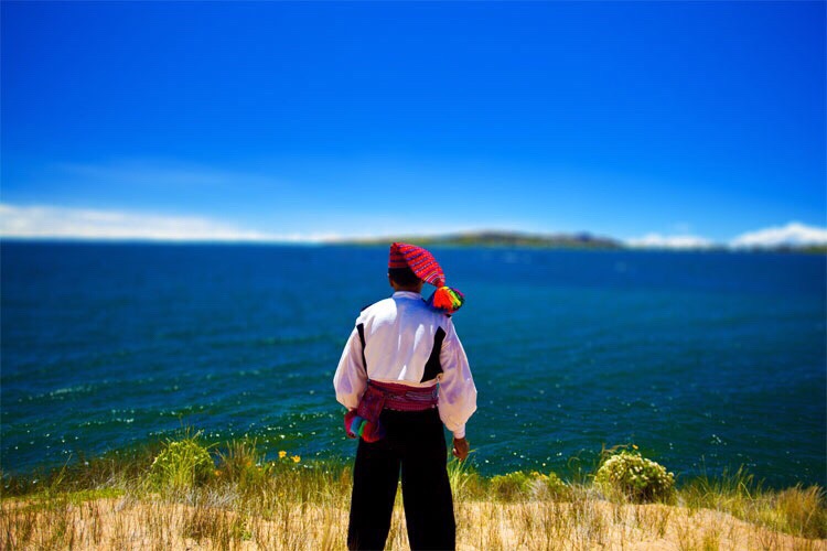 【秘鲁旅行】普诺—高原上的热情 让人流连忘返  普诺吸引游客的一大亮点是那些坐落在的的喀喀湖岸边和外