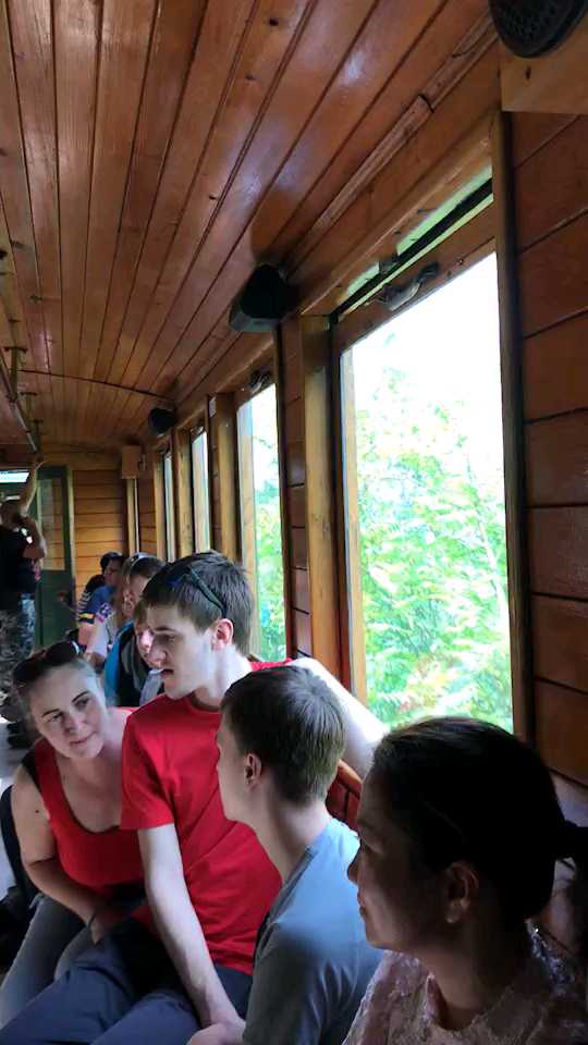 塞尔维亚之旅，选了去兹拉蒂博尔，在那三晚，选择了一日包车游木头村，小火车，还有国家公园，水中屋，最后