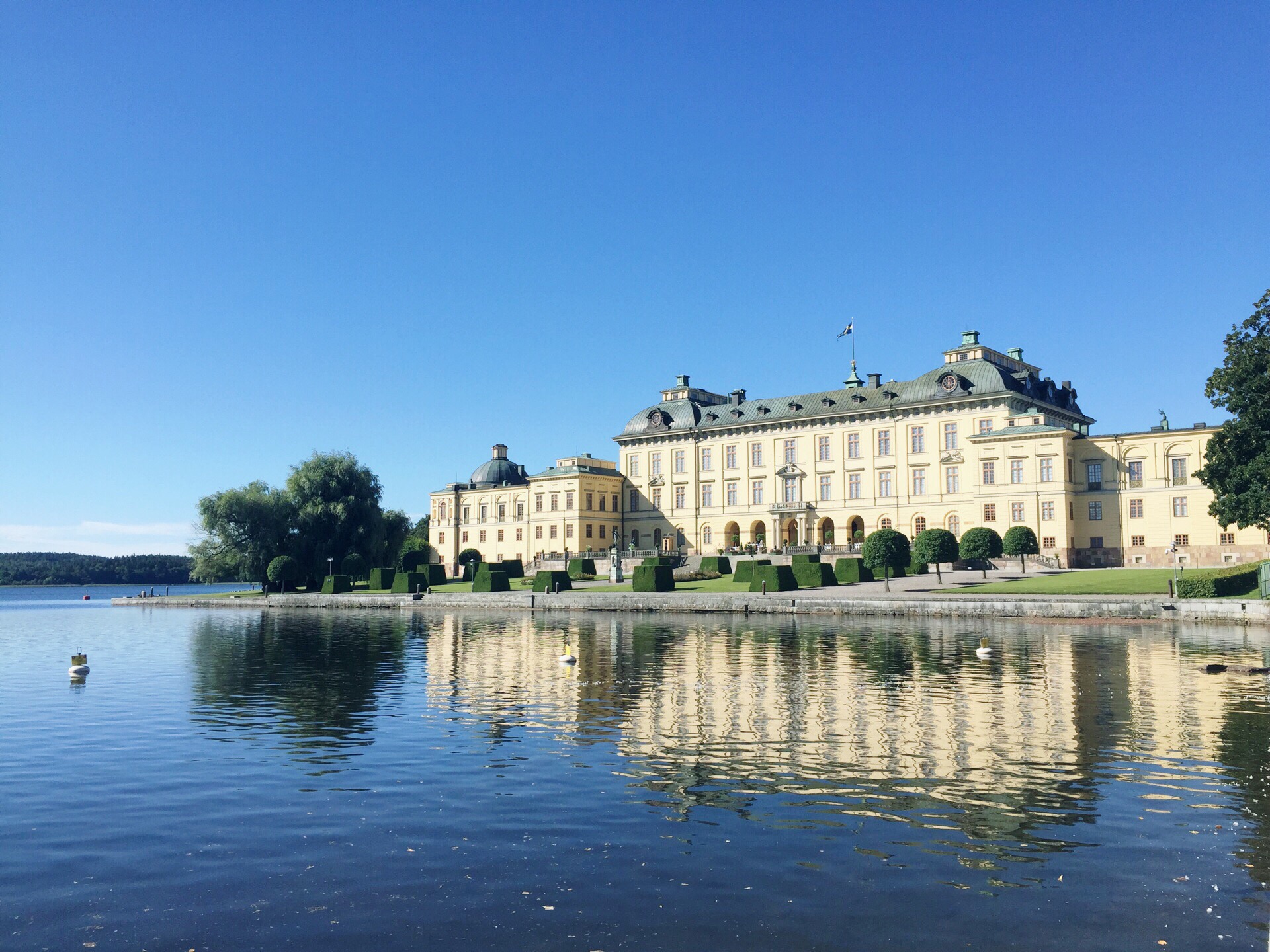 北欧第一站瑞典斯德哥尔摩，总体来说北欧最适合出游的季节就是7，8月。20几度的气温刚刚好，随手拍的天