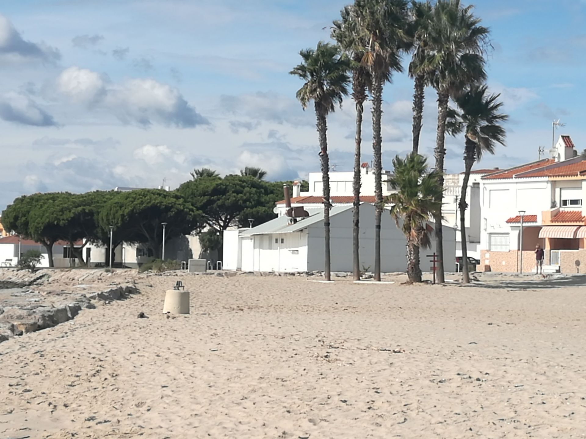 西班牙阿尔赫西拉斯郊外的C型海湾，海水清澈