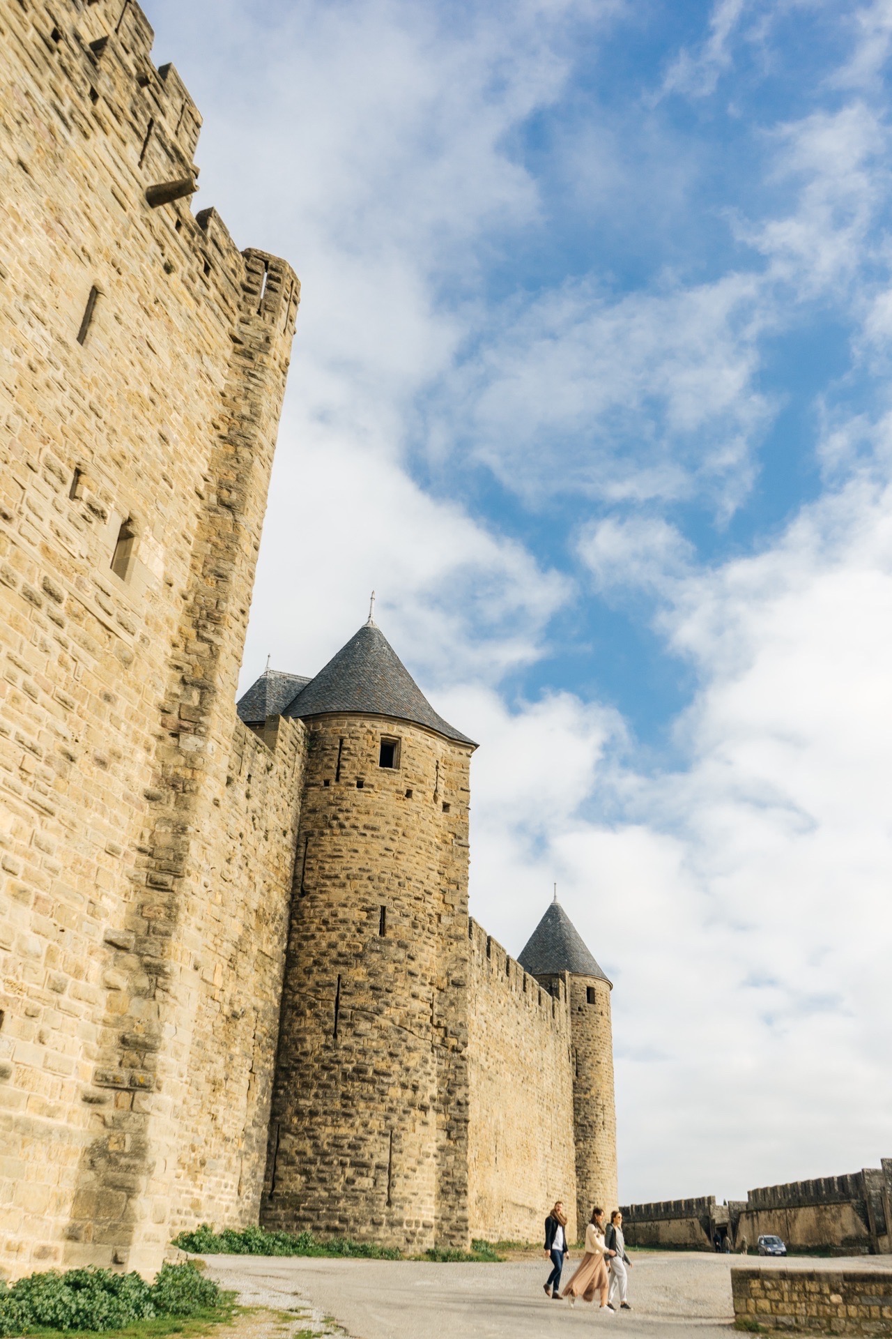 法国南部有一座欧洲现存最大最完整的古城堡 这座卡尔卡松城堡位于法国南部，从图卢兹驾车前往预计40分钟