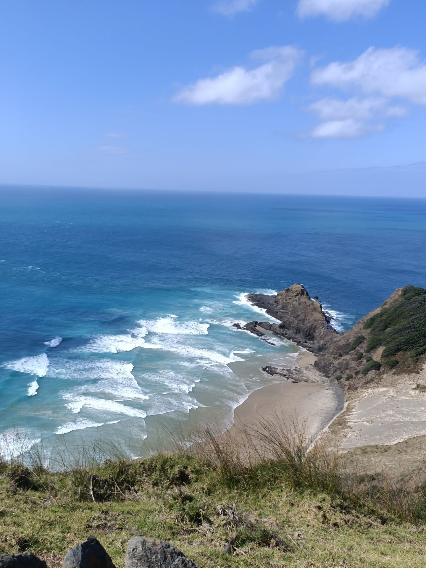 雷恩加角的灯塔 雷恩加角 (英语：Cape Reinga，毛利语：Te Reinga或Te Rere