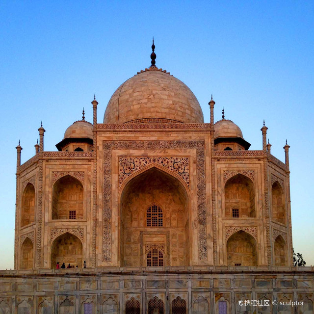 泰姬陵博物馆(taj museum)位于泰姬陵建筑群内,在泰姬陵入口的西侧.