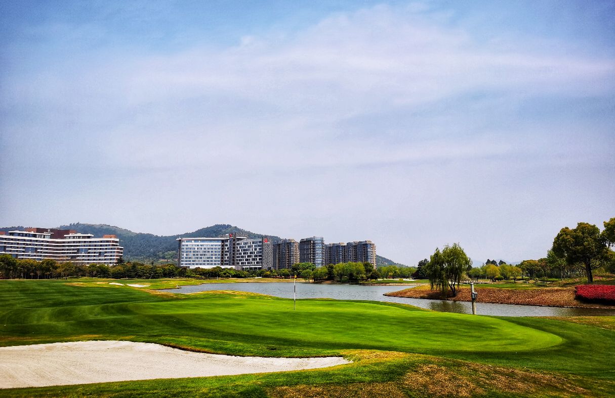 春天出门踏青好去处@苏州太湖国际高尔夫⛳️ 依山傍水，美丽的太湖高尔夫⛳️ 上海出发到太湖高尔夫自驾