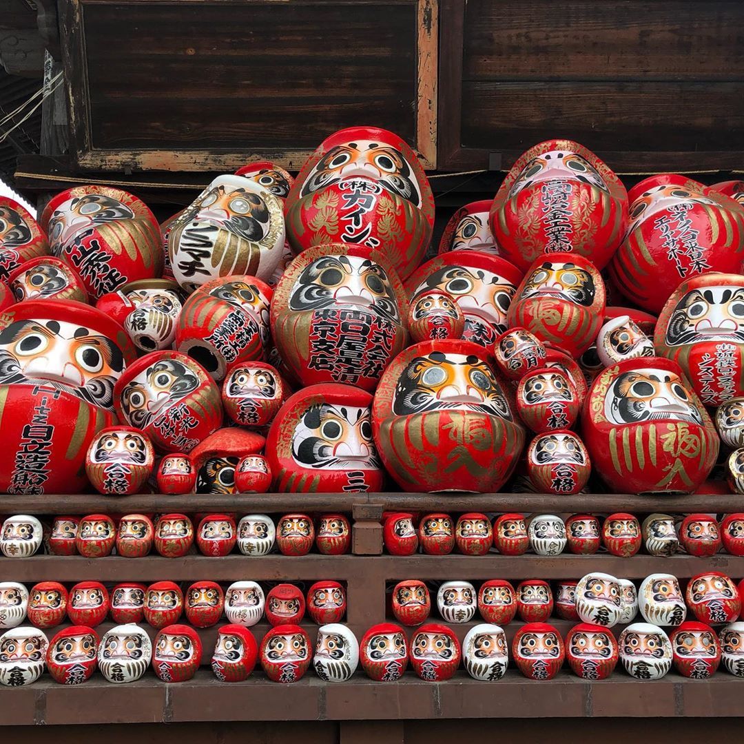 心愿达成，祈求幸福◎群马少林山达摩寺 据说日本的达摩，约8成是在群马县的高崎制作的。而高崎的达摩发祥