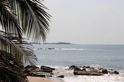 几内亚: 悠游罗斯岛(上)      采访之便，有幸与同伴去了罗斯岛。 罗斯岛位于几内亚首都科纳克里
