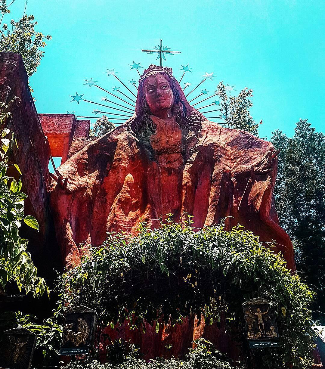 打卡网红地 如果你来到大雅台，绝对不能错过的景点那就是圣母玛利亚马纳瓦格，这个地方真的非常具有参观意