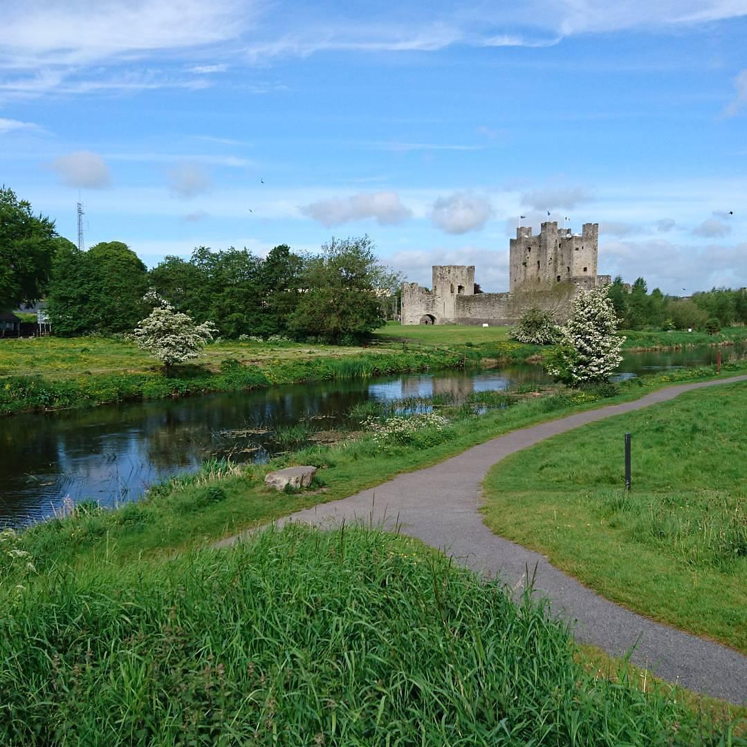 欧洲古堡  如果你来到爱尔兰旅行，那么我一定推荐你去Trim Castle，这是爱尔兰非常有名的人文