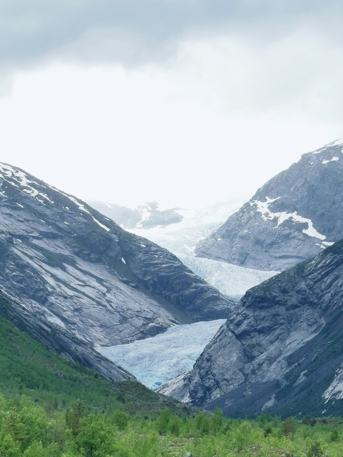欧洲最大冰川的支线，古老的尼加斯布林冰川