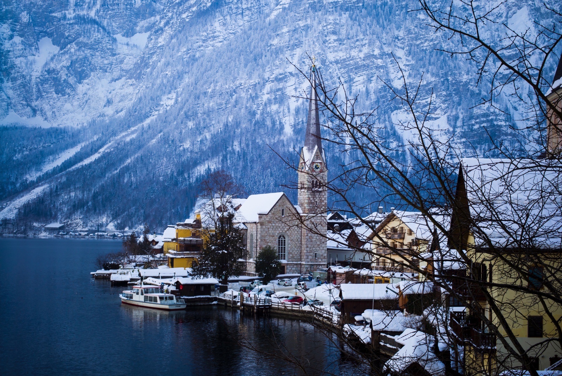 去奥地利怎么能错过这个小镇？冬季的小镇一样出彩，拿起照相机到处是美景！