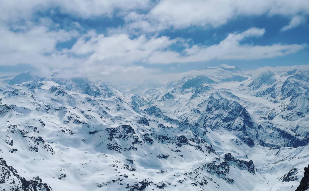 瑞士的雪乡—韦尔比耶滑雪场  滑雪对我来说仿佛有种魔力！觉得在滑雪的时候可以释放自我！所以这次和朋友