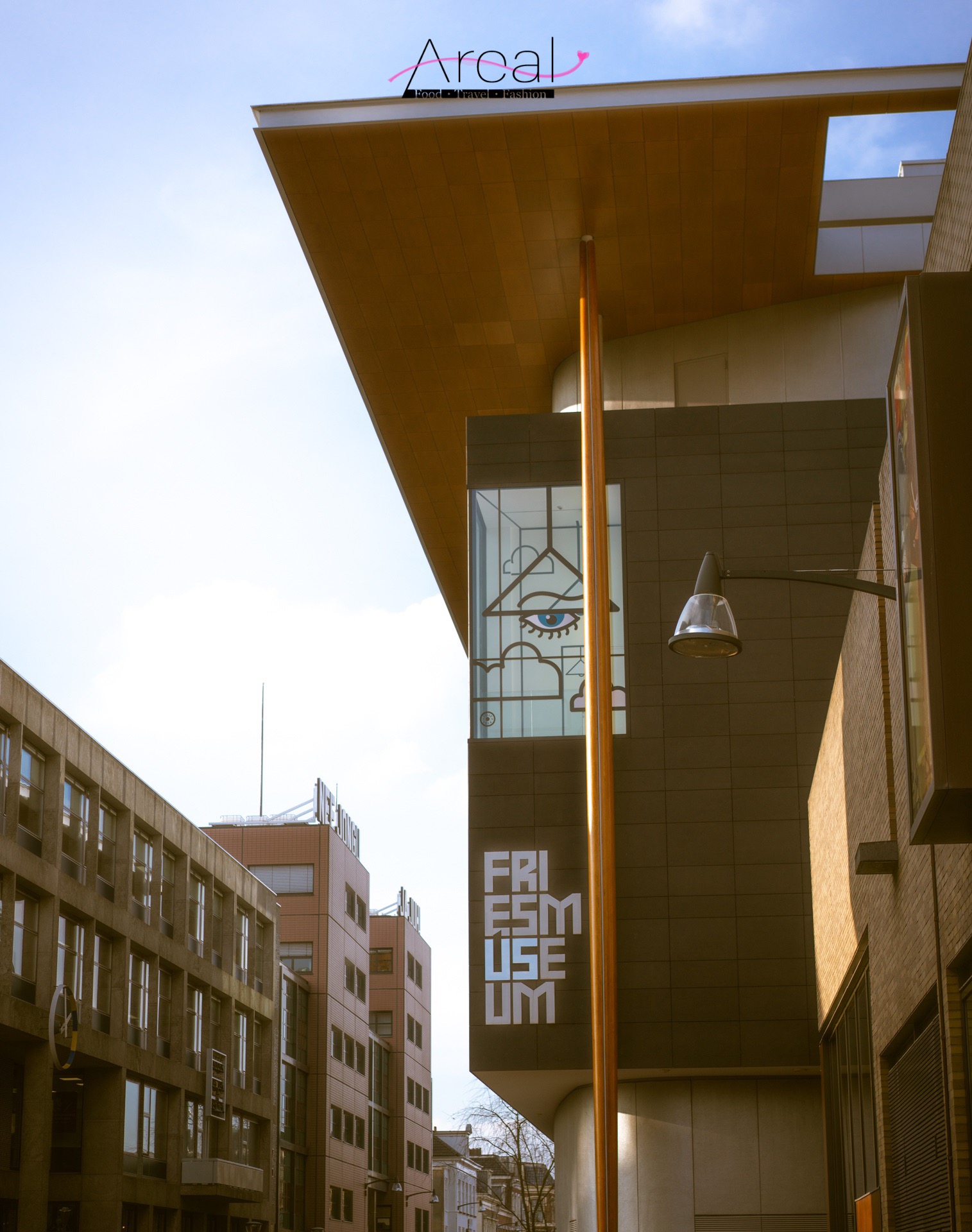 弗里斯博物馆（Fries Museum） 弗里斯博物馆新馆就在吕伐登的商业中心，一个巨大的广场上。据