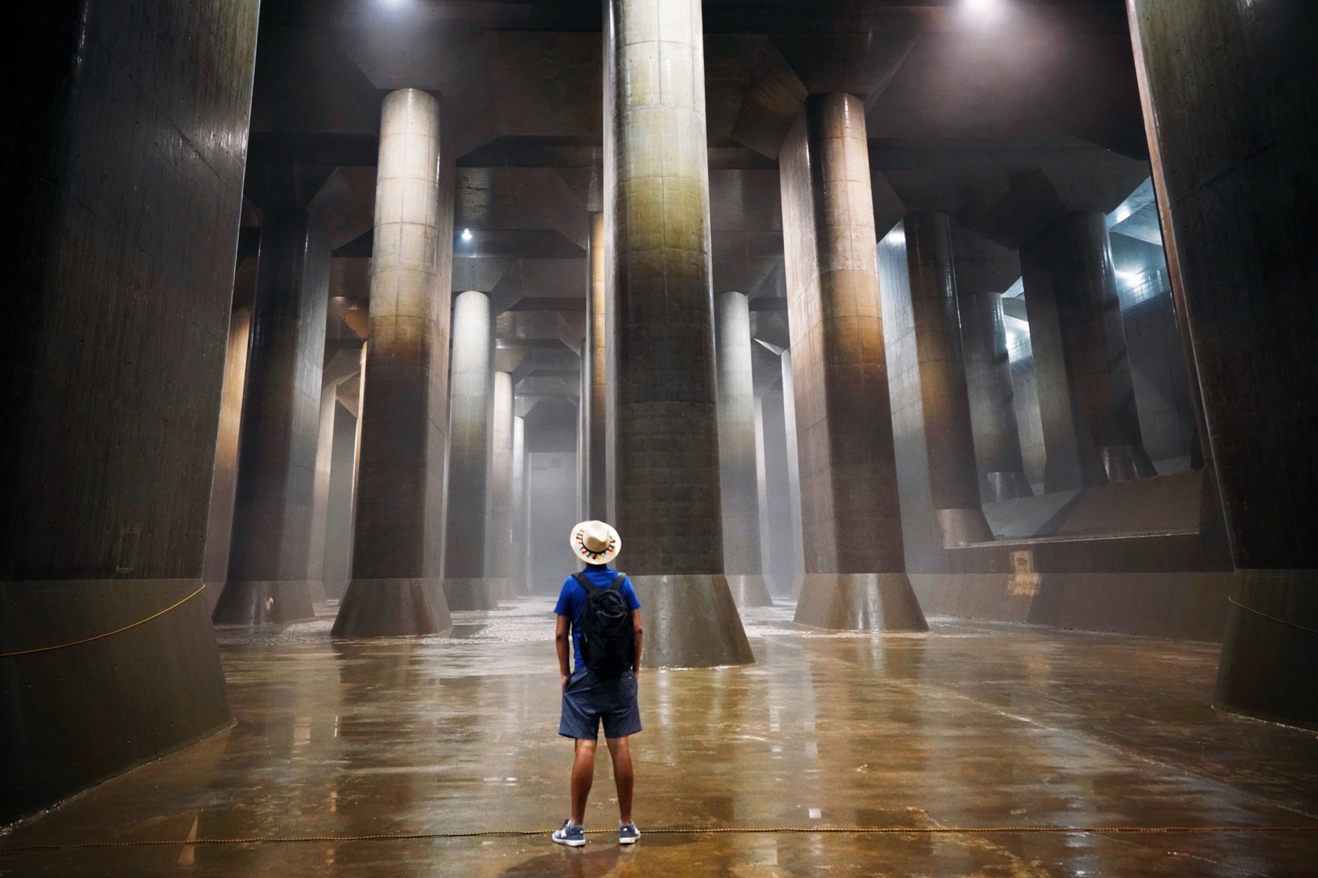 日本玩什么|探险世界最大级别排水路——东京地下神殿  台风过境很多城市瞬间成了“威尼斯”，这些看起来