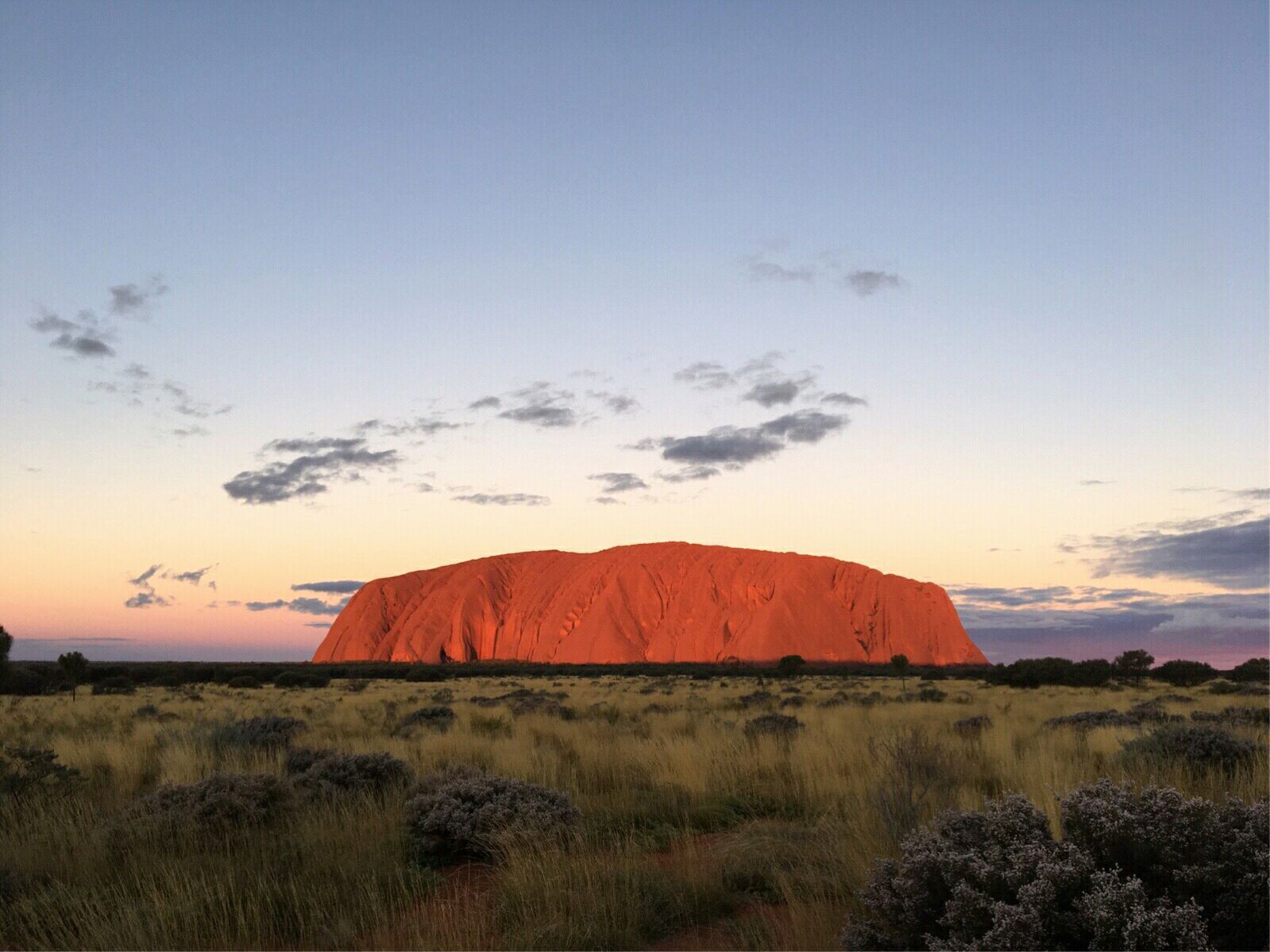 澳洲中心_世界上最大一块单体岩石-乌鲁鲁