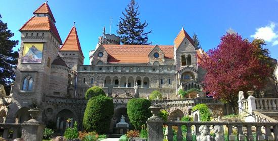 匈牙利的春天，哪里最美？  装满春天的塞克什白堡 Bory Castle 如果你在春天来到匈牙利，那