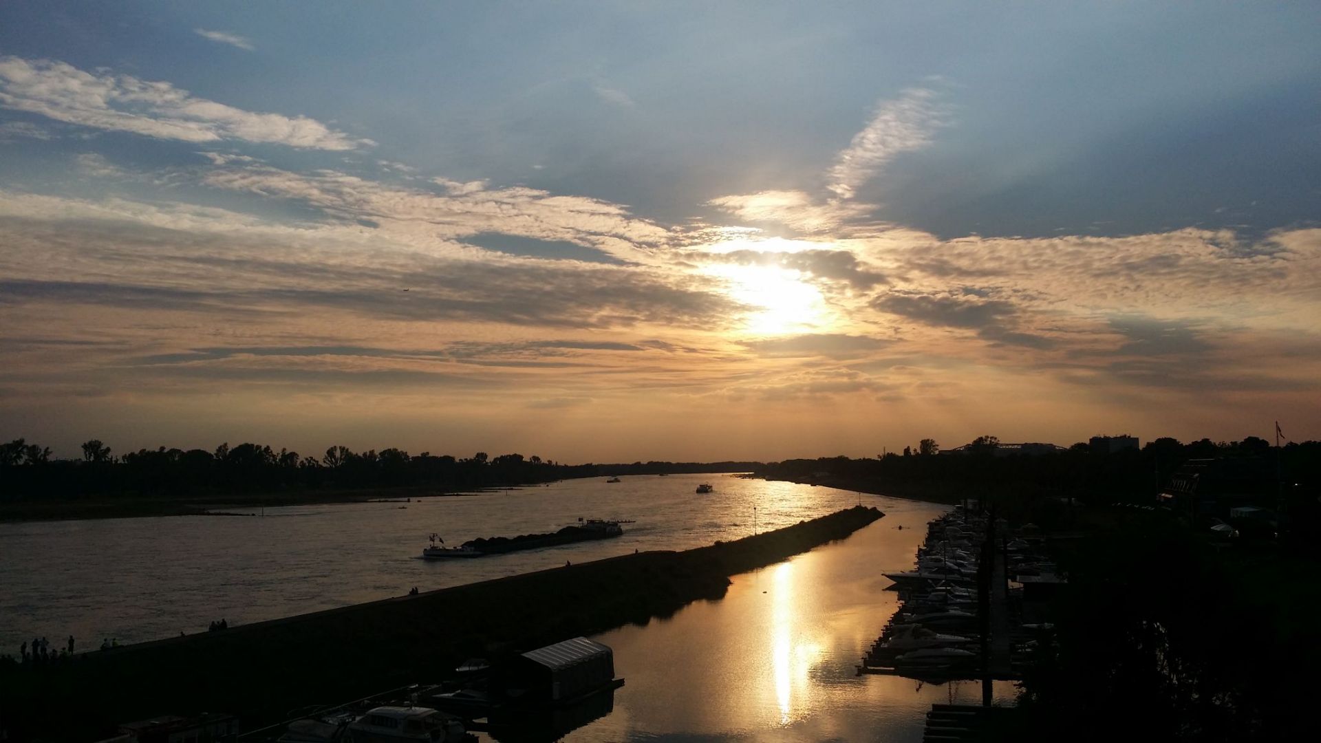 莱茵河的霞光