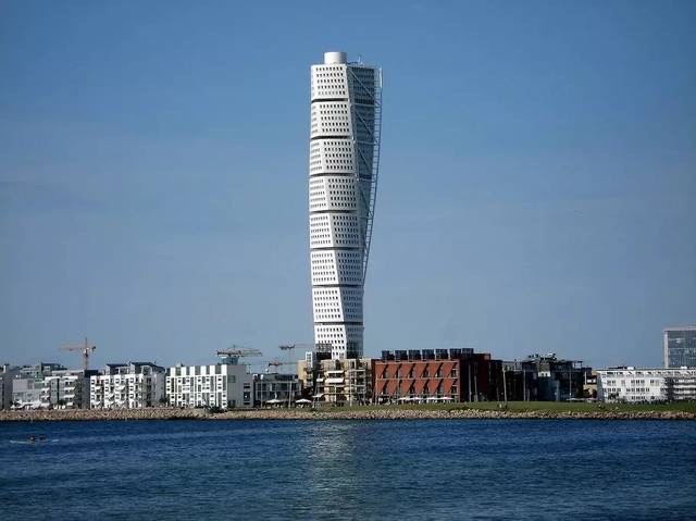 确实是马尔德的地标建筑，在哪儿几乎都可以远远看到，据说是整个瑞典最高的建筑，也是欧洲最高的公寓建筑。