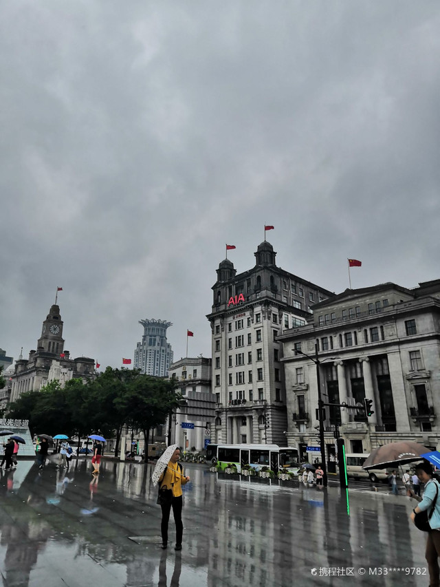 外滩（英文：thebund；上海话拼音：ngathae）