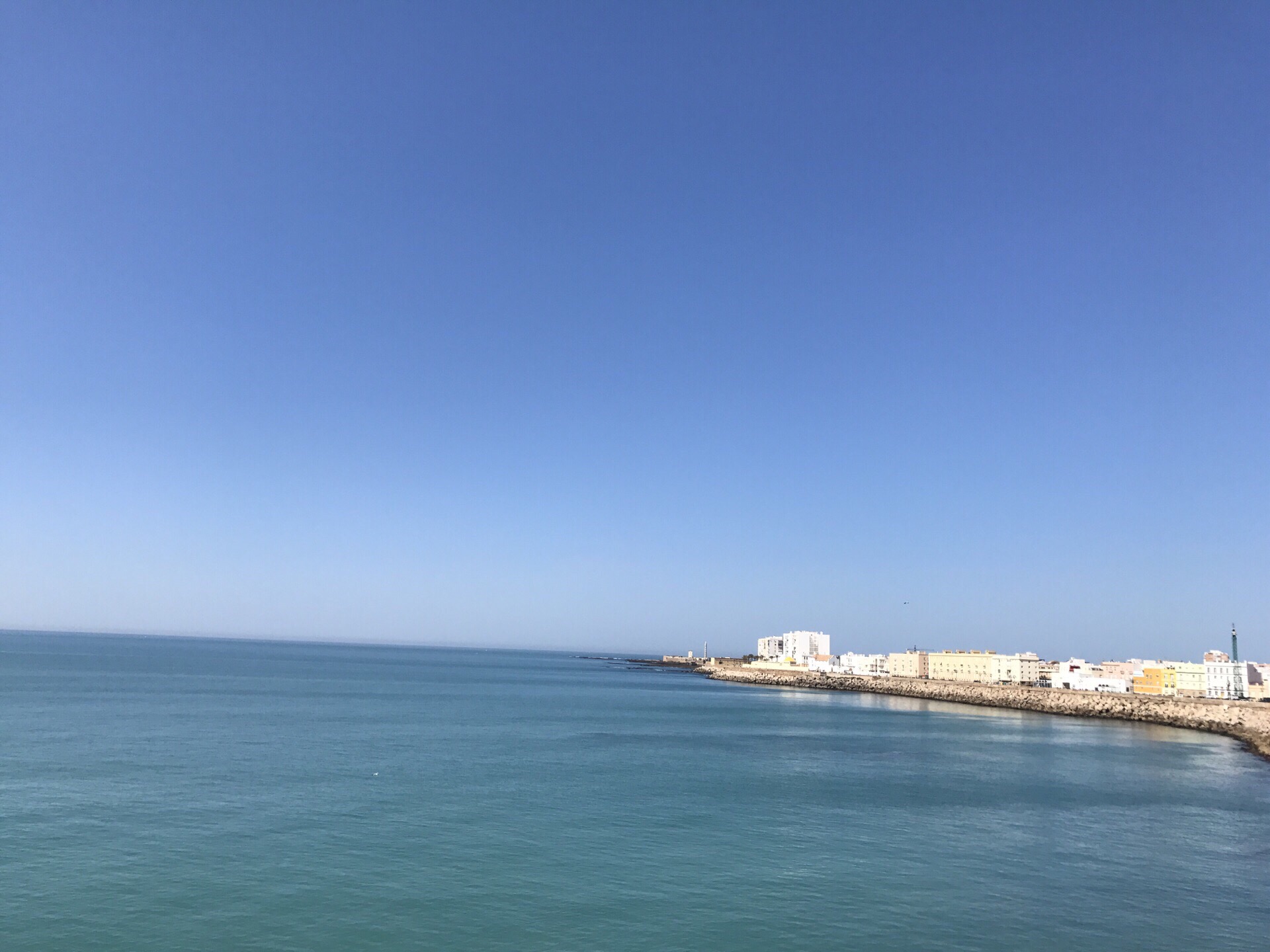 Cádiz. 西班牙南部的小海岛。很安逸的生活。想慢慢分享自己所走过的旅途