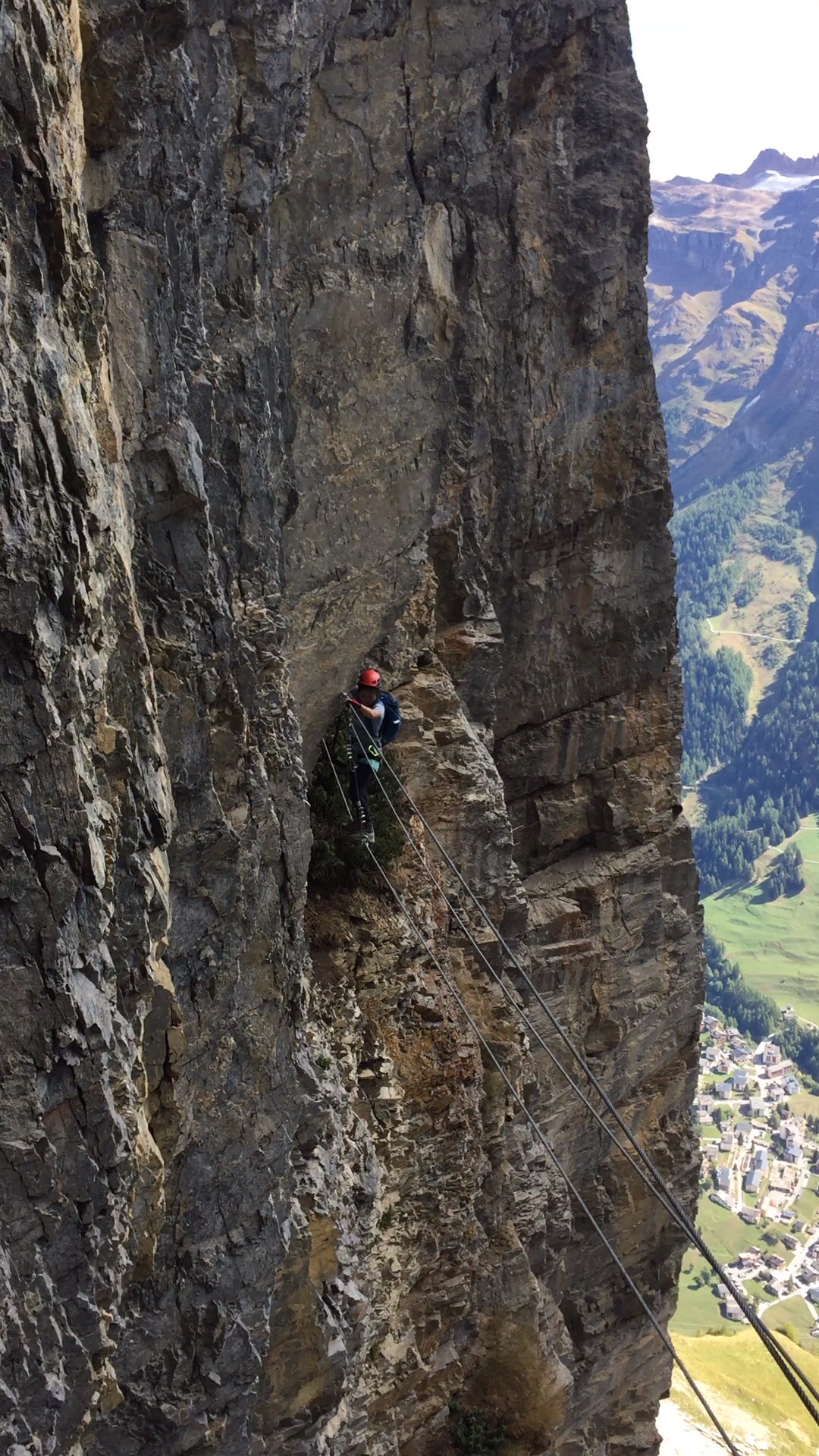 瑞士很美最具有挑战性的铁锁攀岩线路 在Leukerbad
