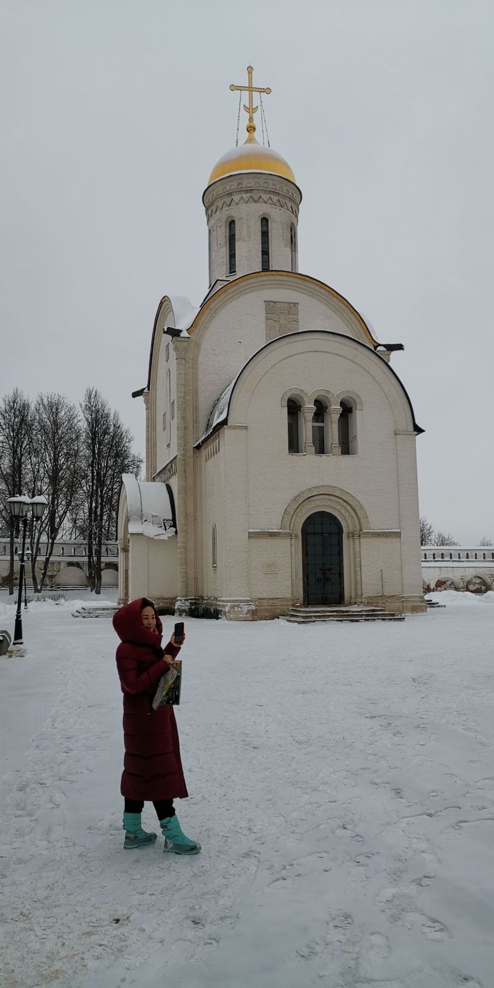 世界闻名的旅游线路“俄罗斯金环”从弗拉基米尔州境内穿过。白石建筑金门、圣母安息大教堂、德米特里耶夫教