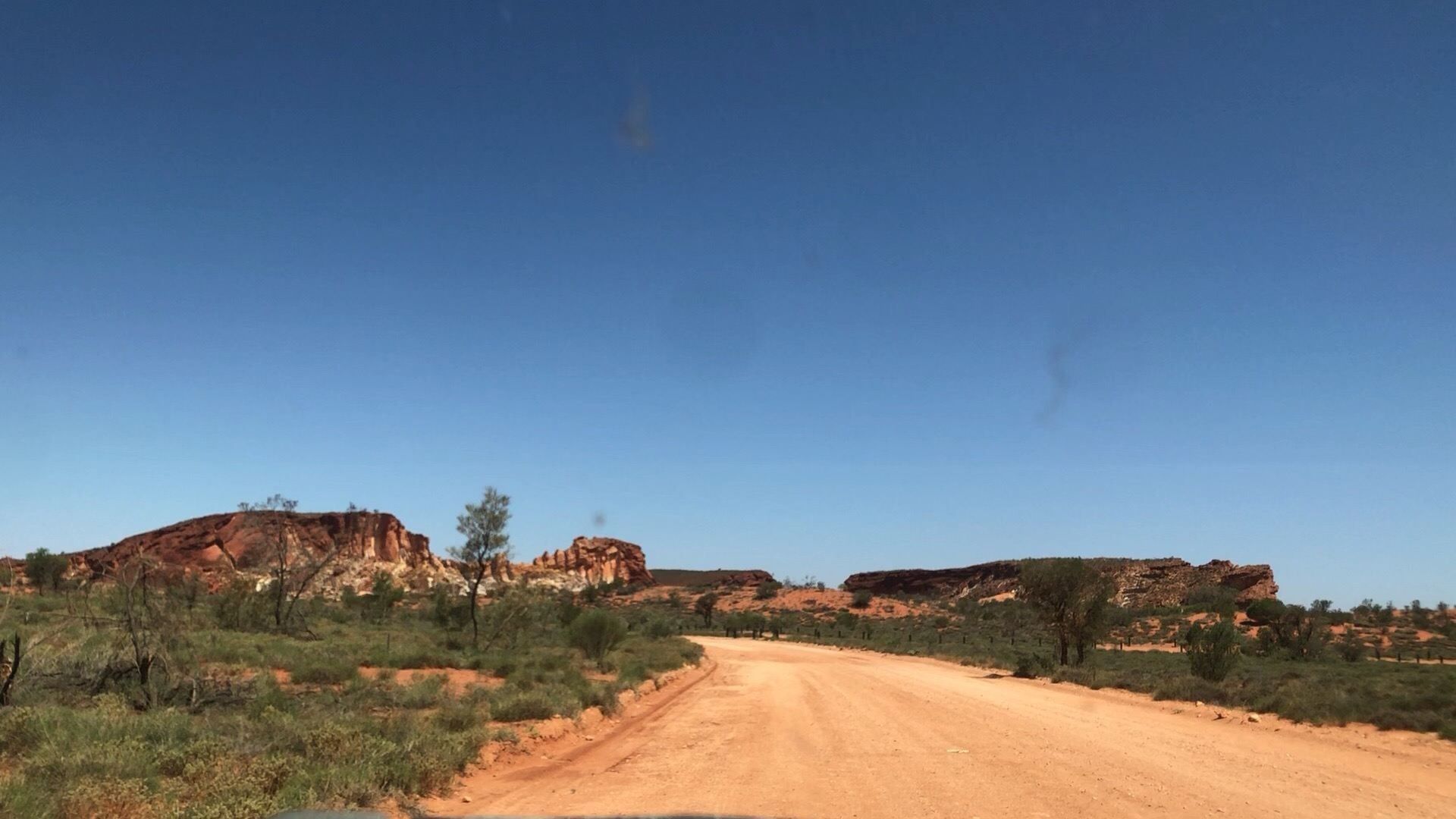 40多度的高温，没有信号，一路欢歌笑语，在澳洲北方红土地去领略巨石的美